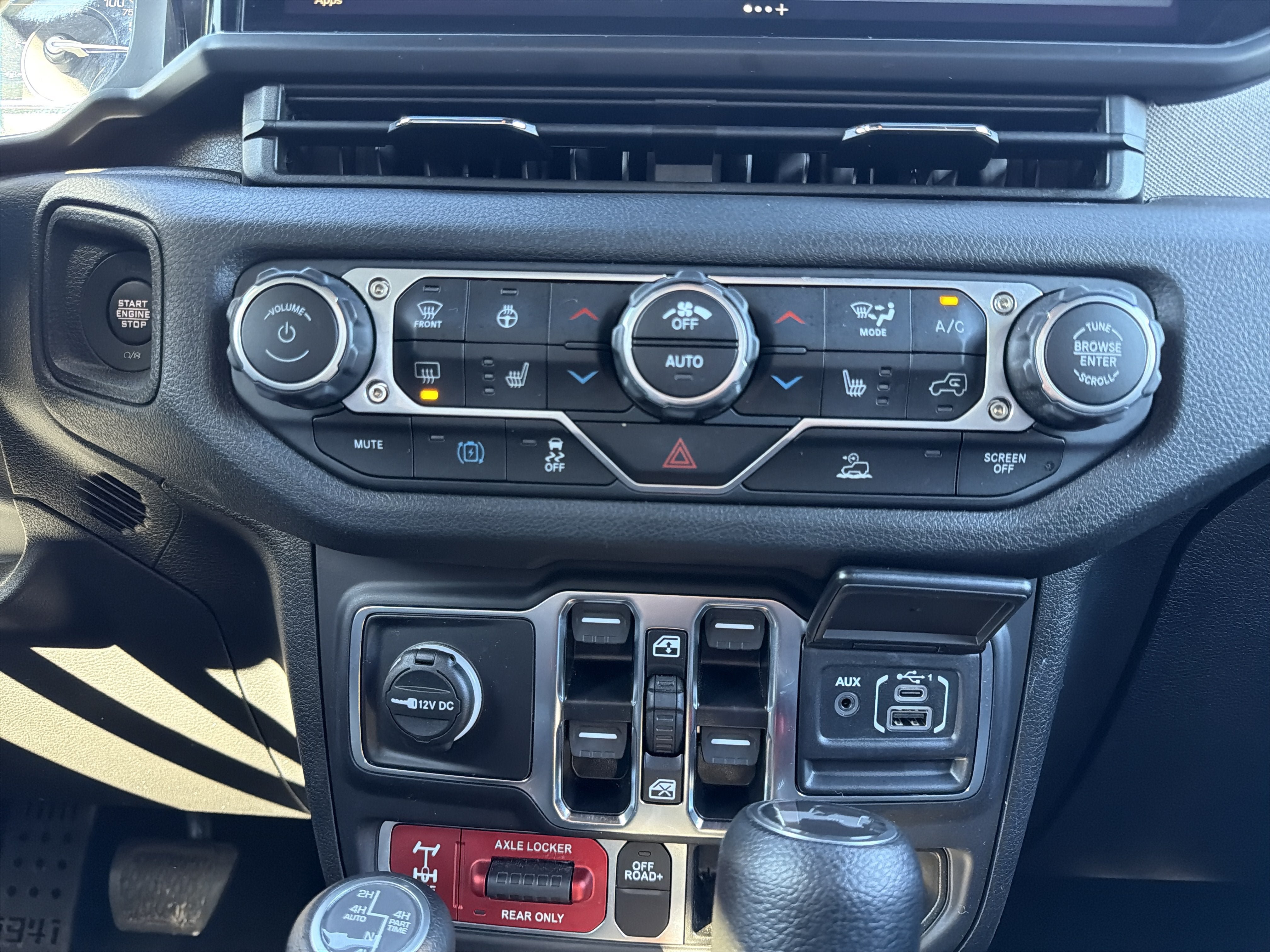 Used 2024 Jeep Wrangler Unlimited AWD/4WD image 21