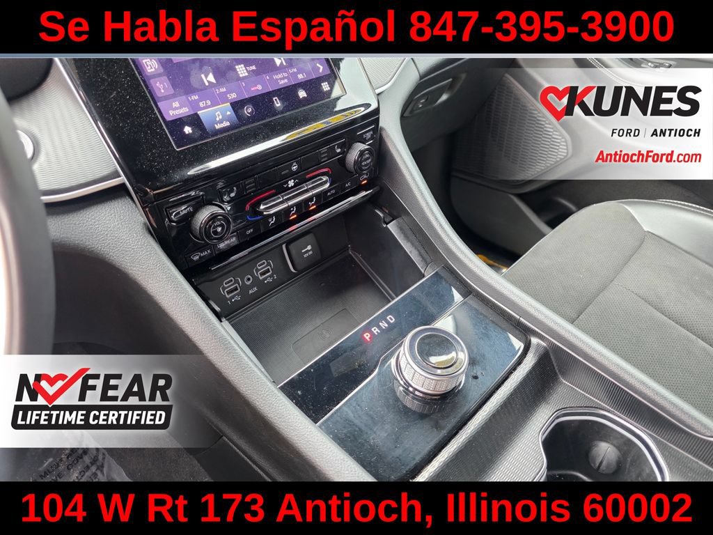 Used 2025 Jeep Grand Cherokee Altitude AWD/4WD image 37