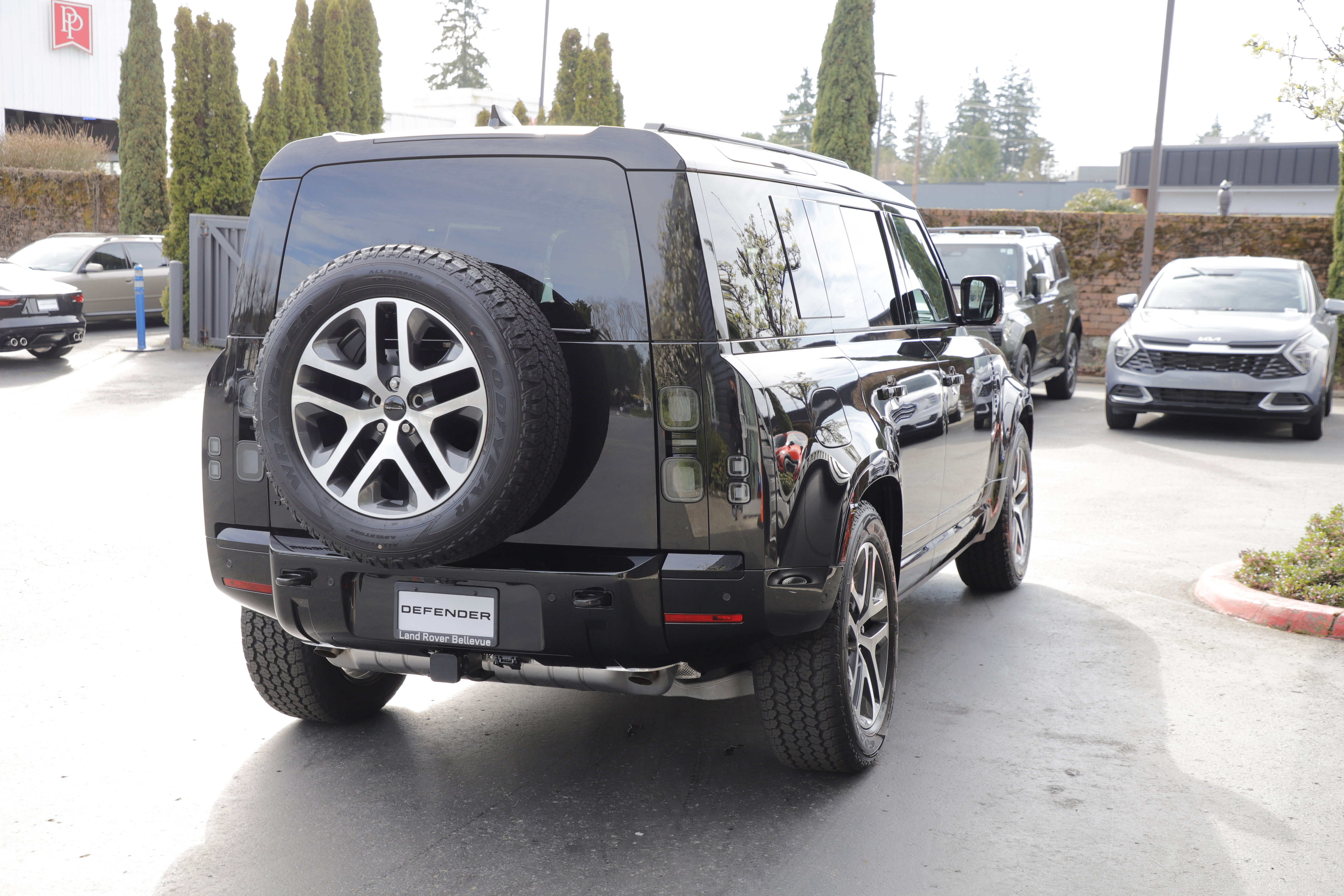 New 2026 Land Rover Defender 110 X-Dynamic SE image 10