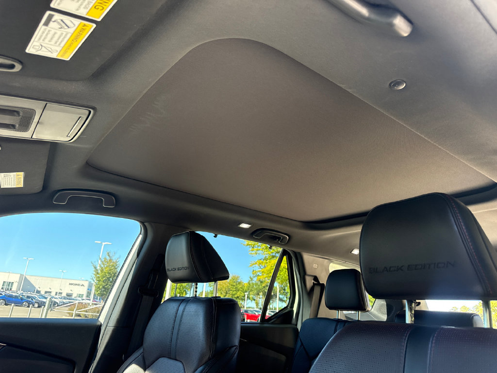 Certified 2025 Honda Pilot Black Edition image 31