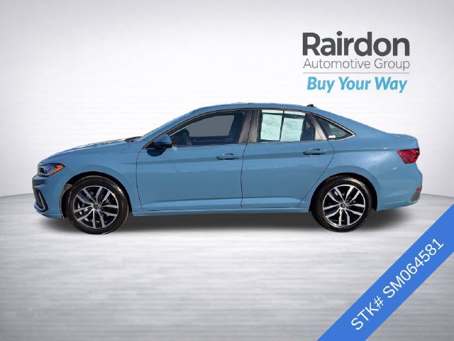 Used 2025 Volkswagen Jetta SE FWD image 4