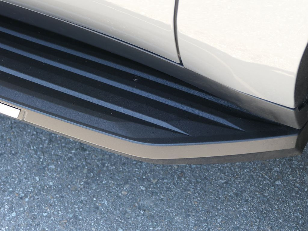 Used 2024 Chevrolet Suburban Premier RWD image 10