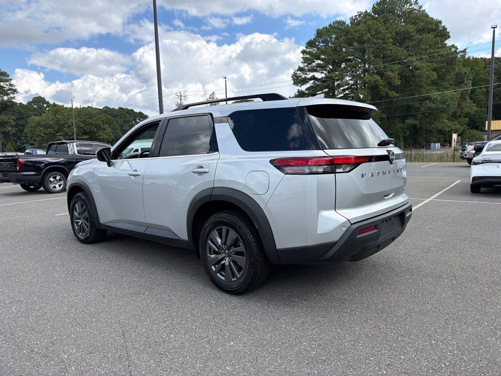 Used 2024 Nissan Pathfinder SV FWD image 7