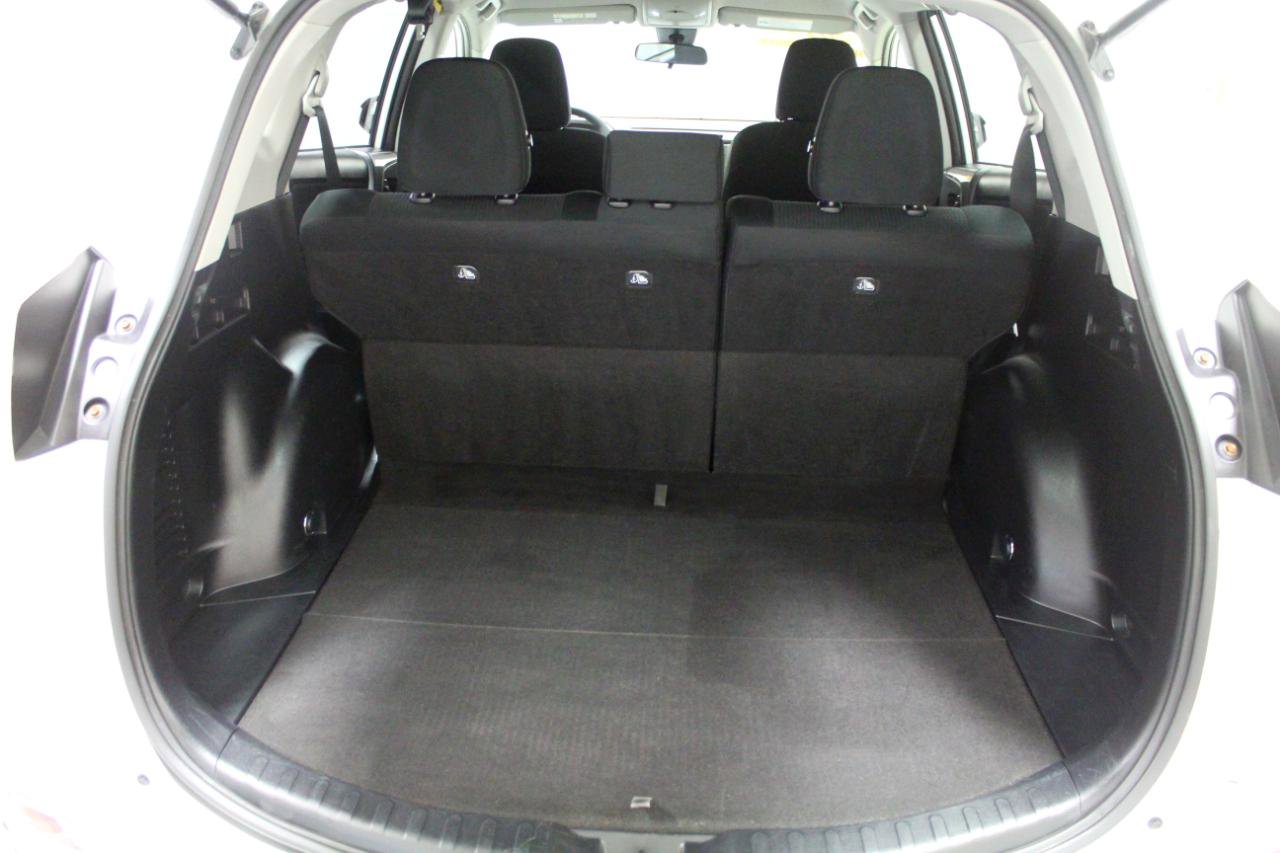 Used 2017 Toyota RAV4 LE image 24