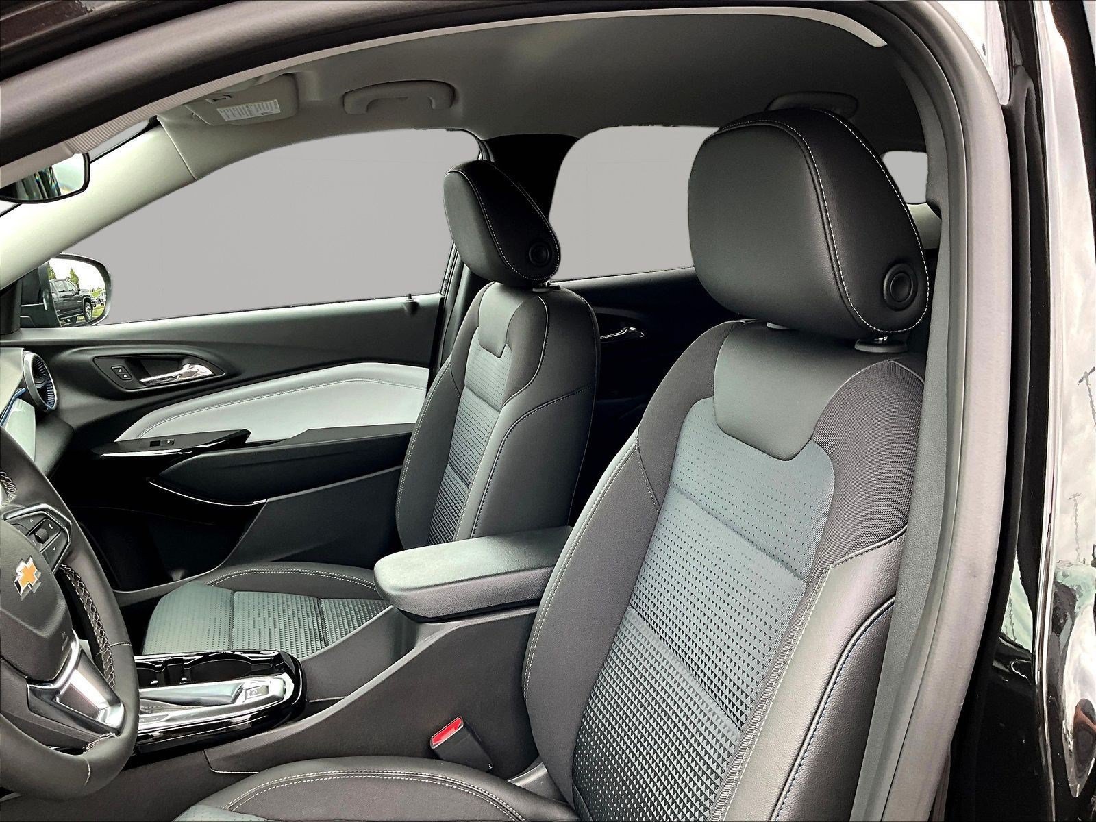 New 2026 Chevrolet Trax LT w/ LT Convenience Package FWD image 17
