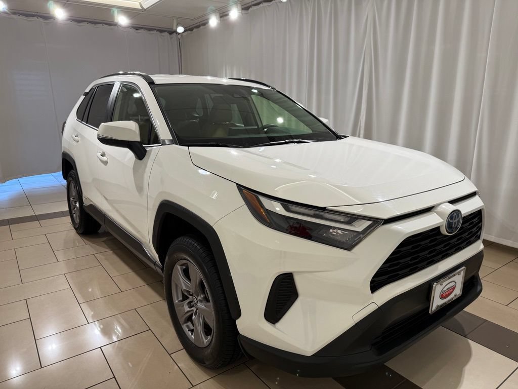 Used 2024 Toyota RAV4 LE AWD/4WD image 7