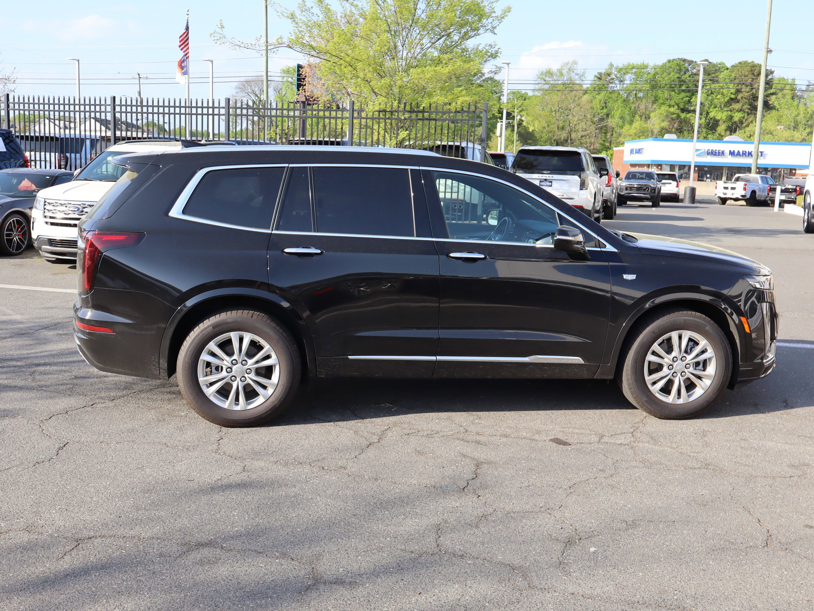 Used 2025 Cadillac XT6 Luxury image 11