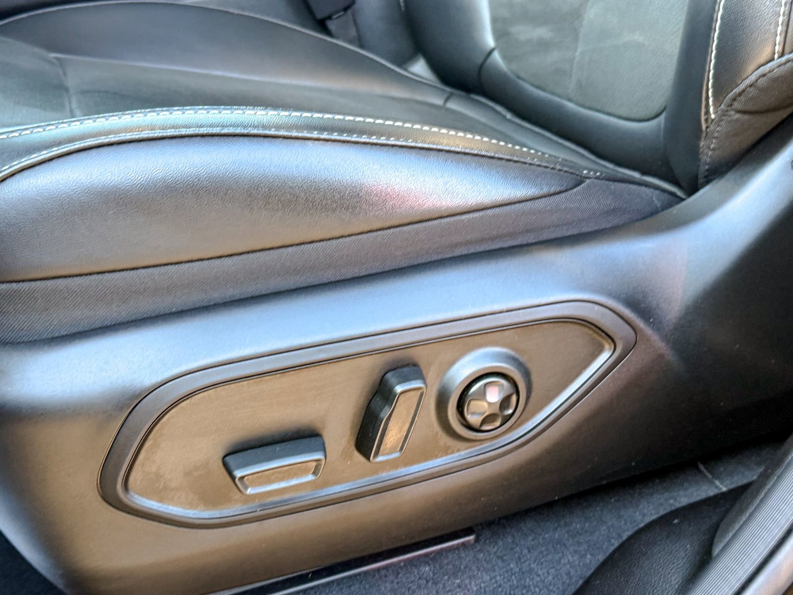 Used 2025 Jeep Grand Cherokee Altitude image 18