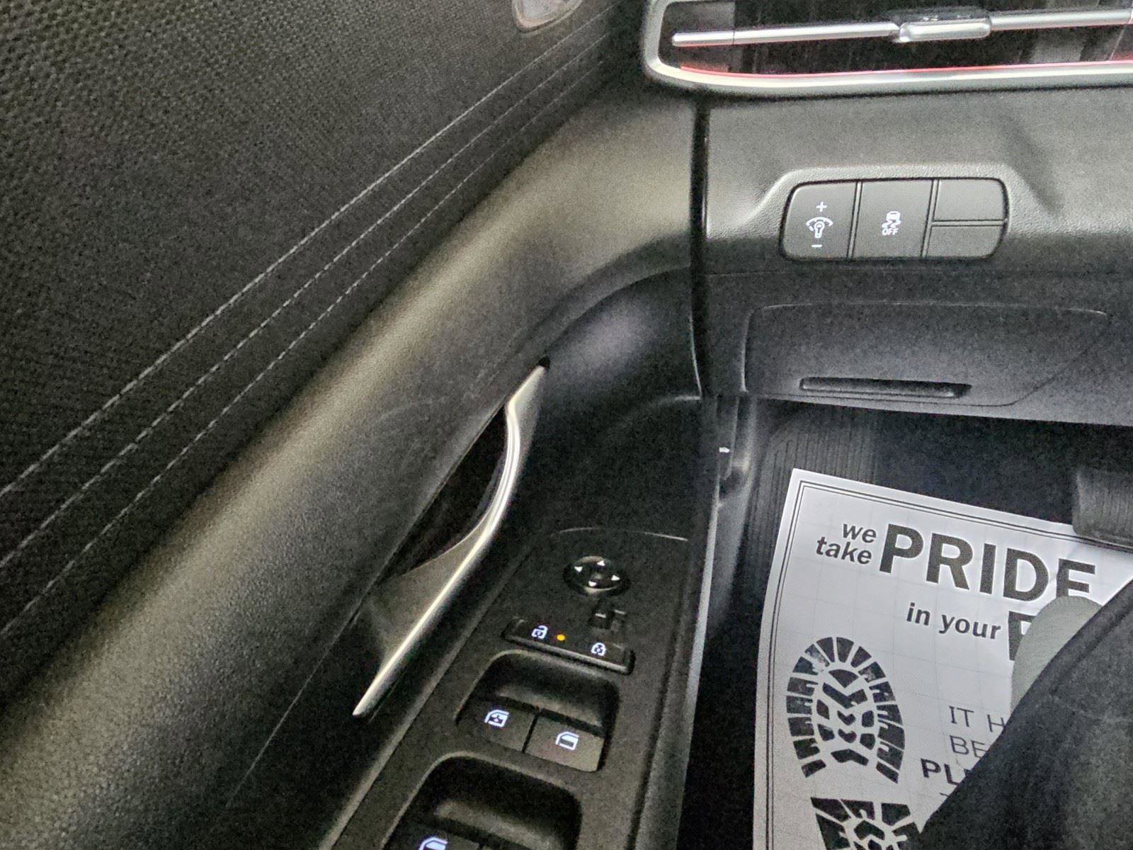 Used 2024 Hyundai Elantra SEL image 33