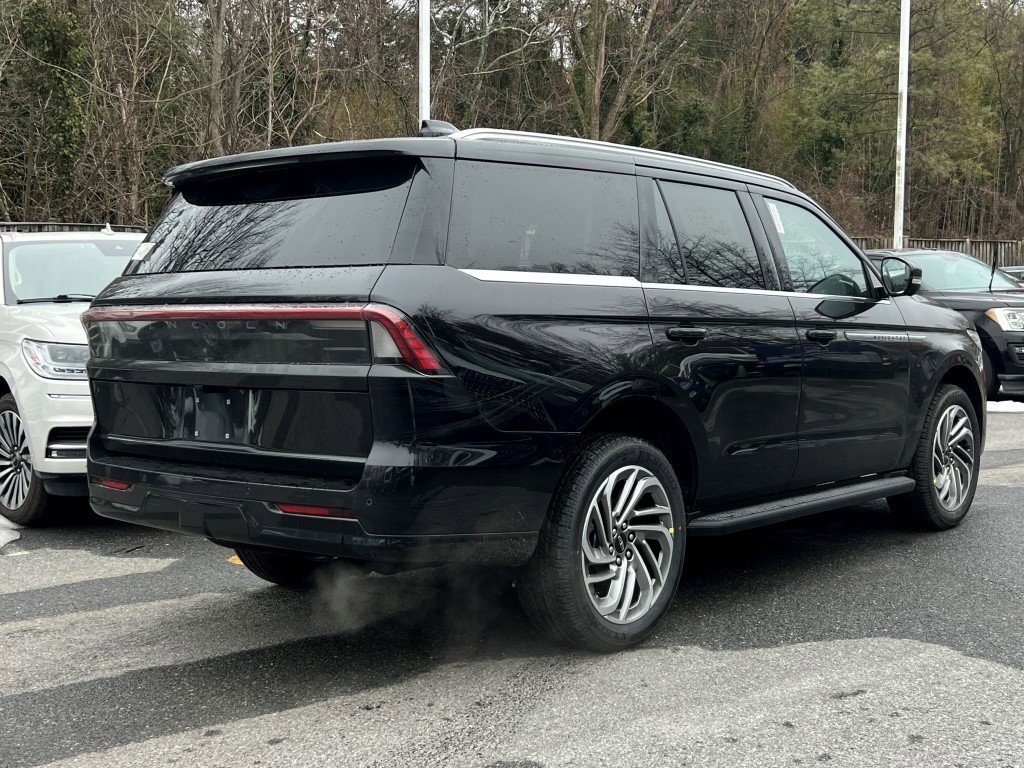 New 2026 Lincoln Navigator Premiere image 4