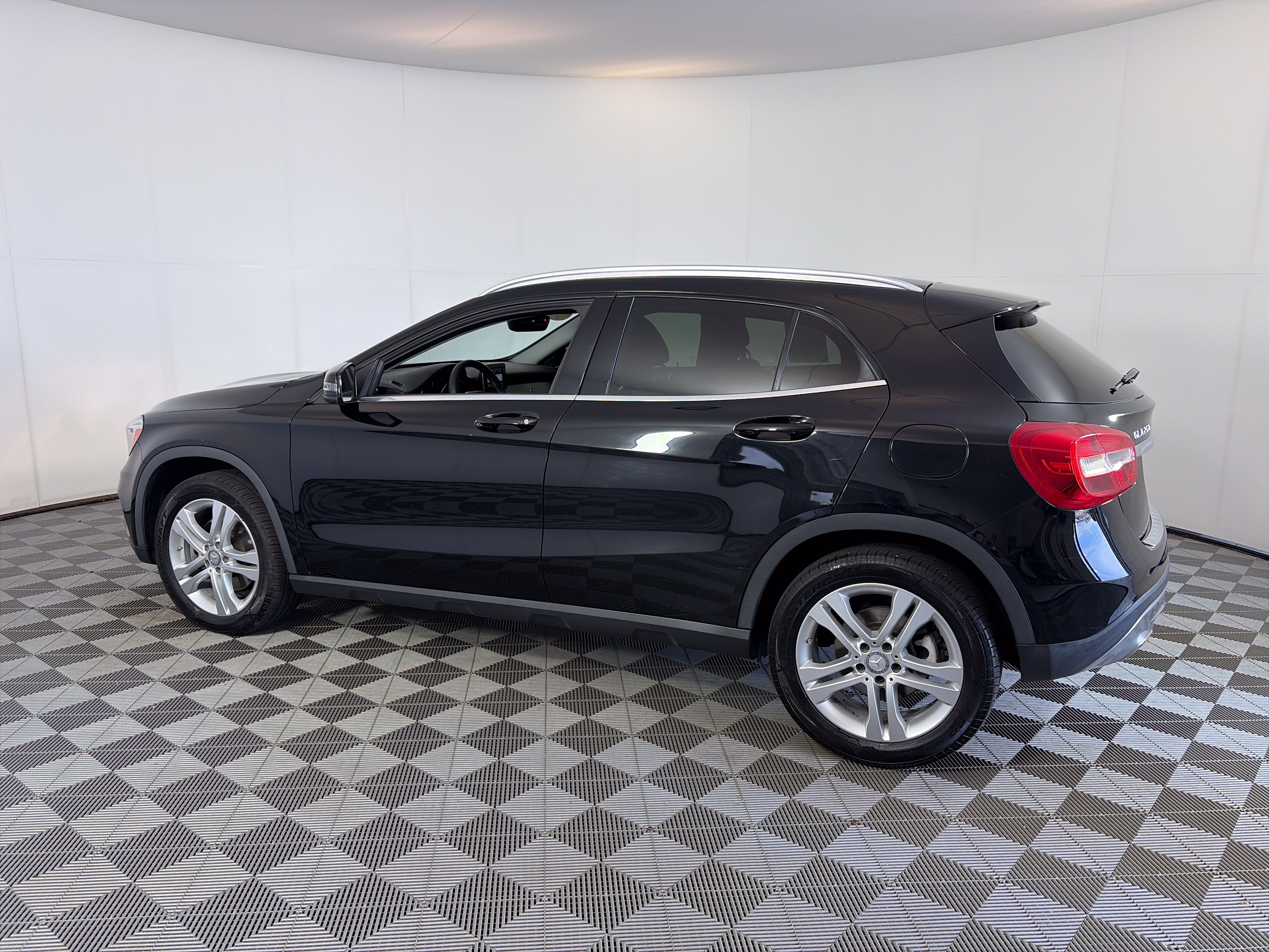 Used 2015 Mercedes-Benz GLA 250 4MATIC image 8