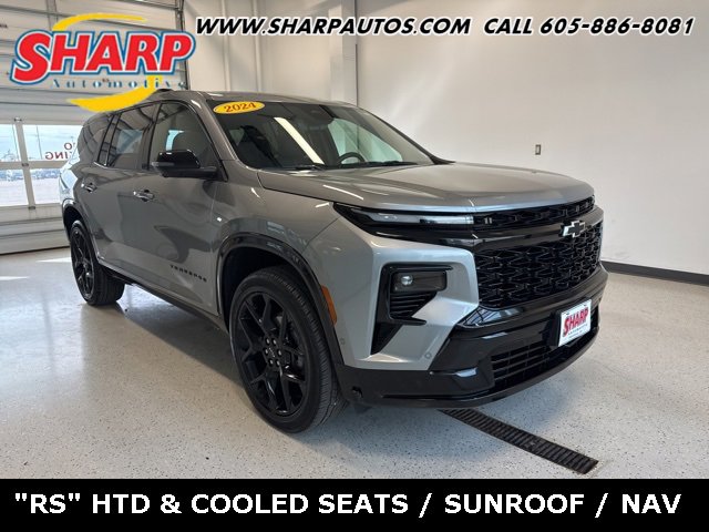 Used 2024 Chevrolet Traverse RS image 1