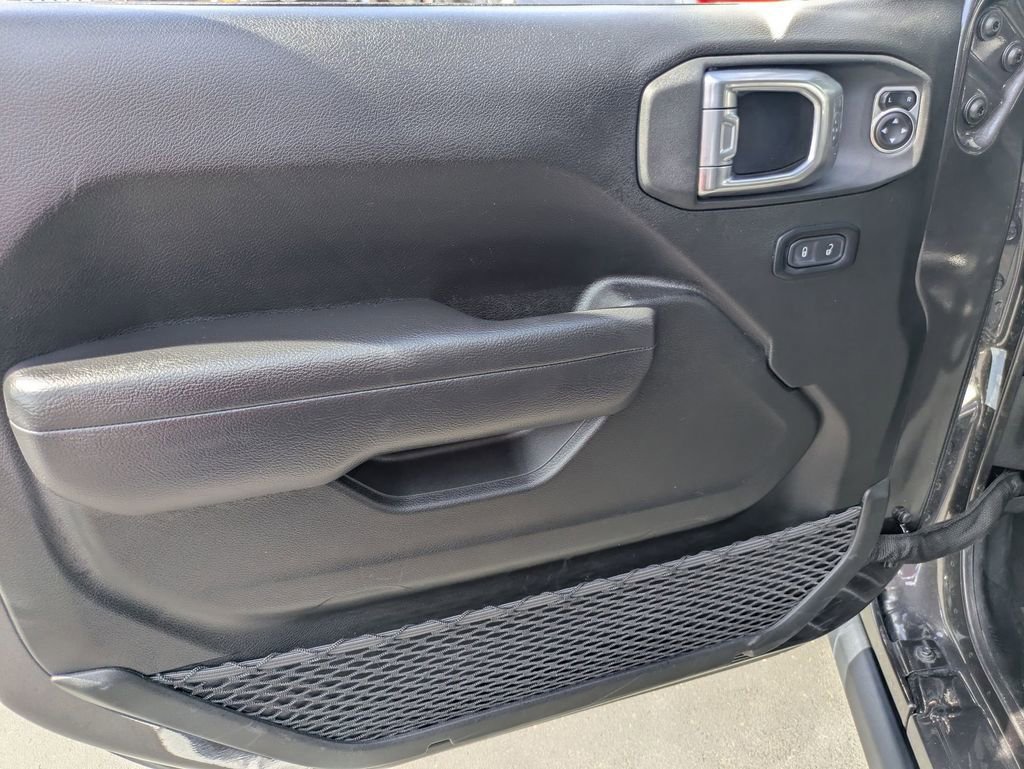 Used 2025 Jeep Wrangler Unlimited Rubicon AWD/4WD image 15