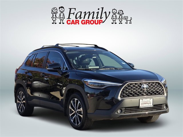 Used 2025 Toyota Corolla Cross XLE image 2