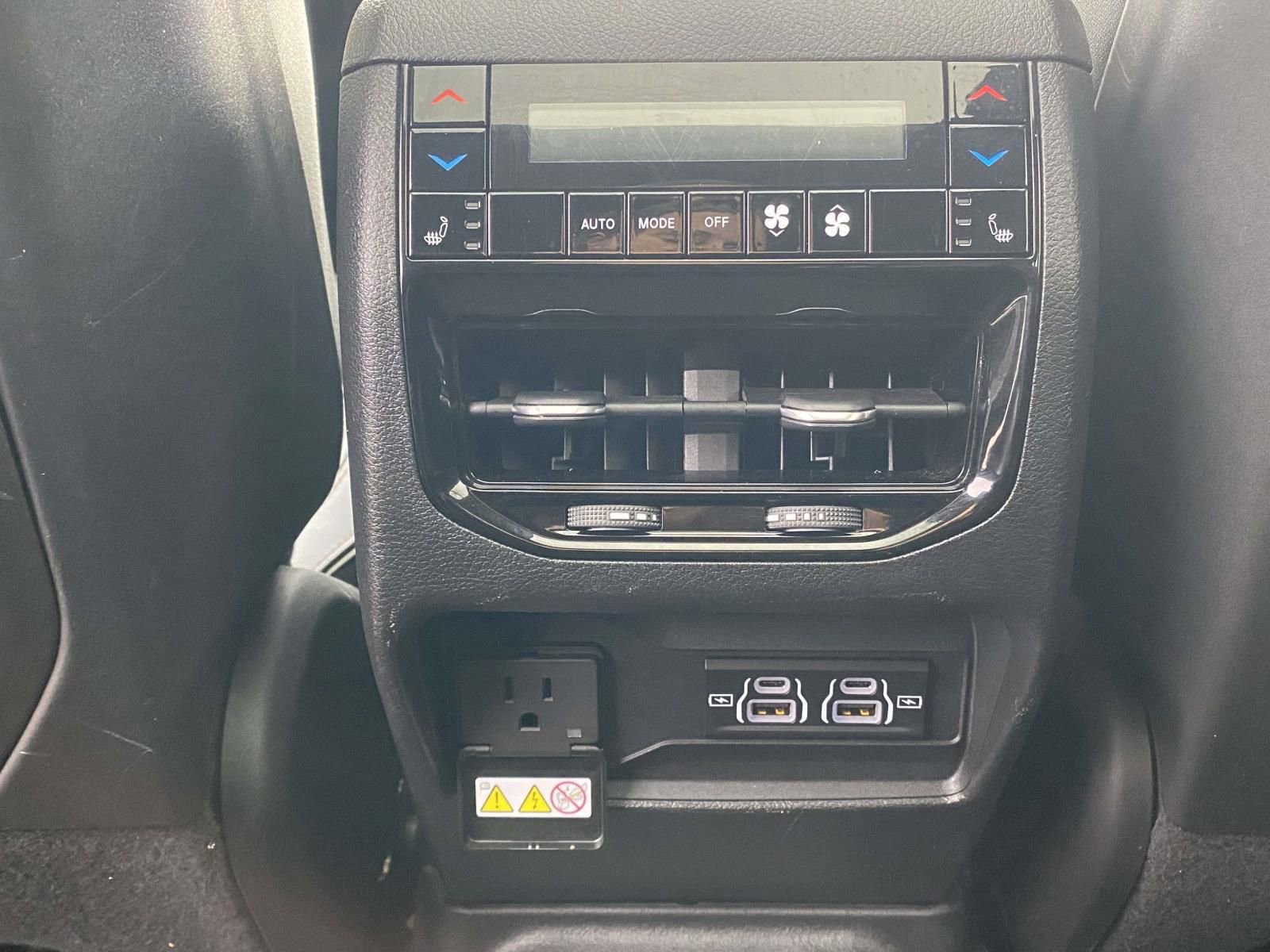 Used 2023 Jeep Grand Cherokee L Summit w/ High Altitude Package image 12