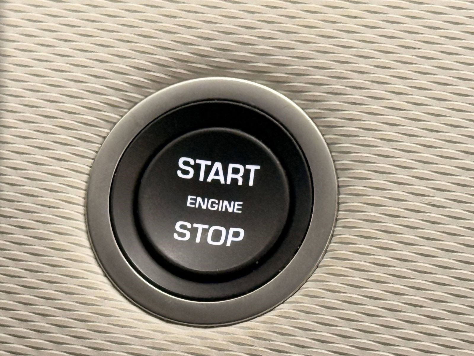 Used 2025 Land Rover Discovery Sport Dynamic SE image 23