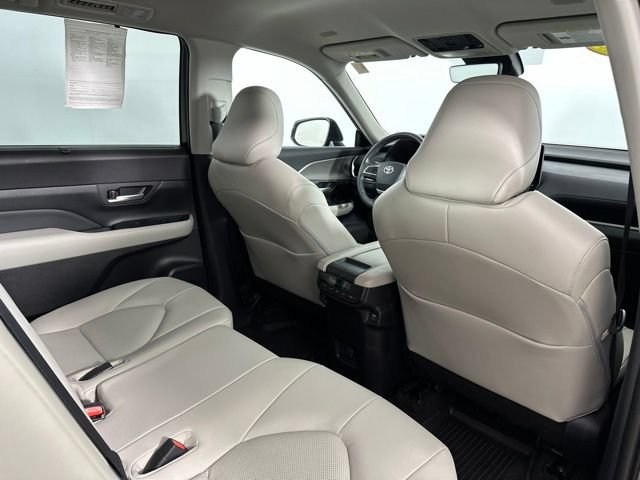 Used 2024 Toyota Grand Highlander AWD image 27