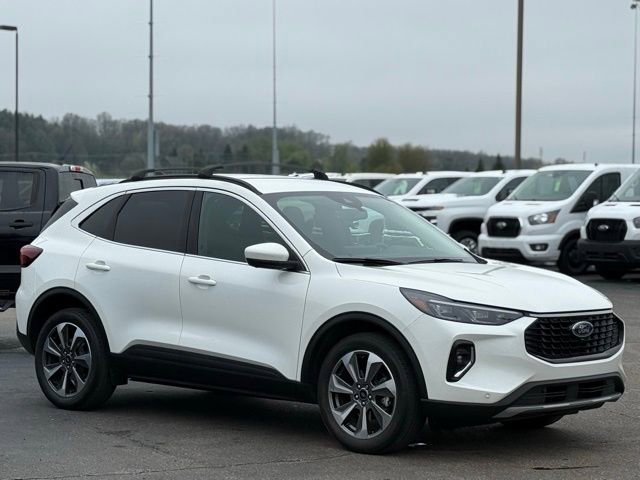 Used 2023 Ford Escape Platinum AWD/4WD image 36