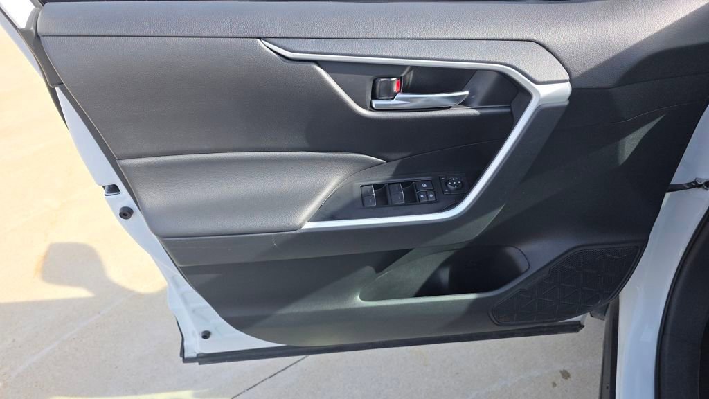 Used 2025 Toyota RAV4 XLE image 22