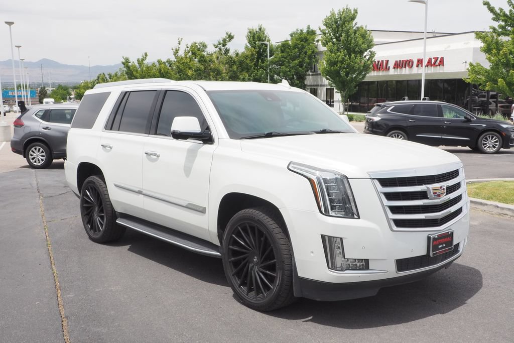 Used 2020 Cadillac Escalade Premium Luxury AWD/4WD image 9