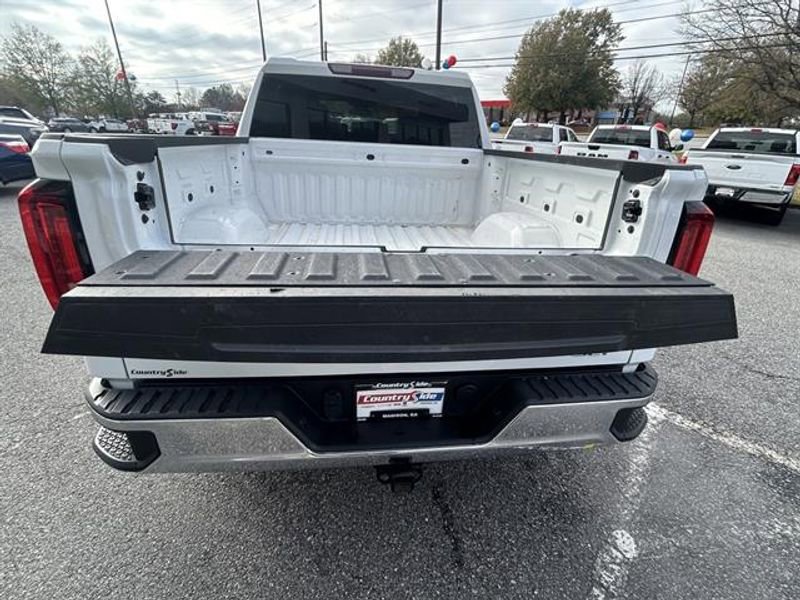 Used 2025 GMC Sierra 1500 SLT AWD/4WD image 8