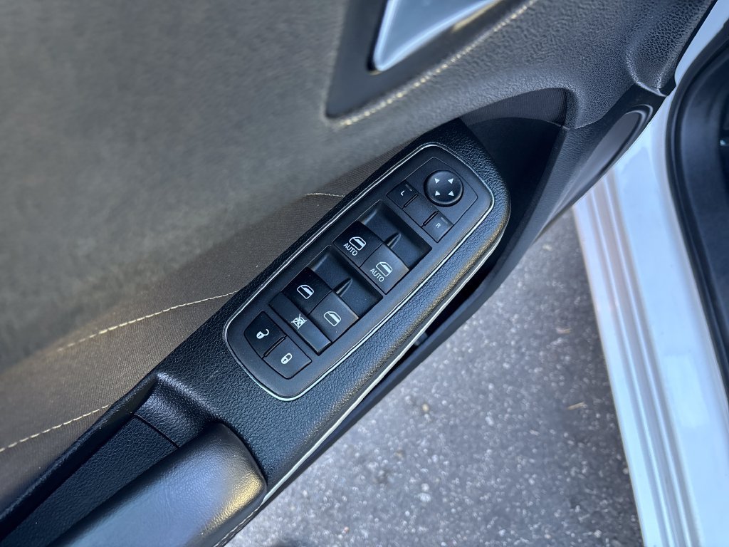 Used 2022 Dodge Charger SXT RWD image 11