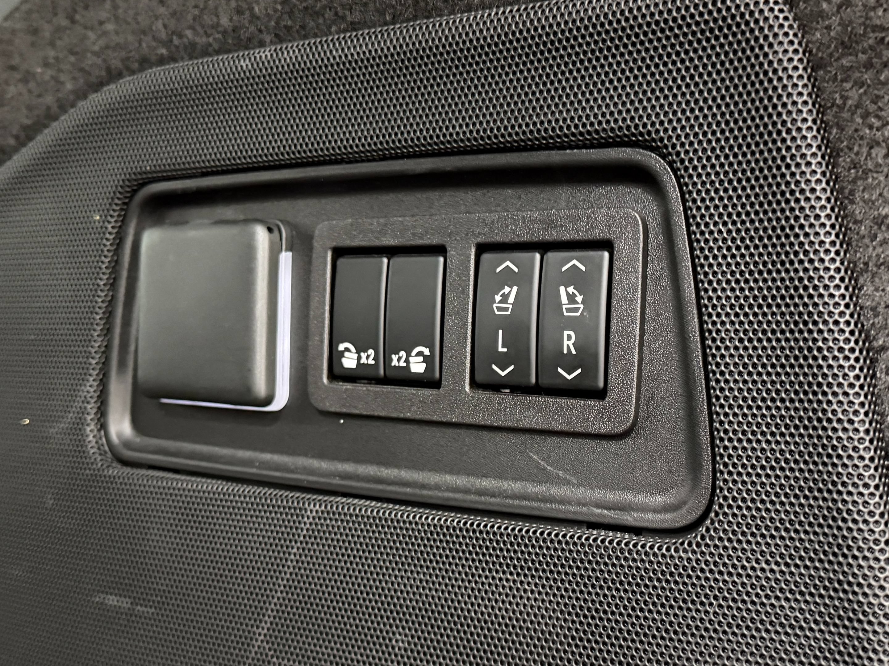 Used 2023 Cadillac Escalade ESV Premium Luxury AWD/4WD image 44