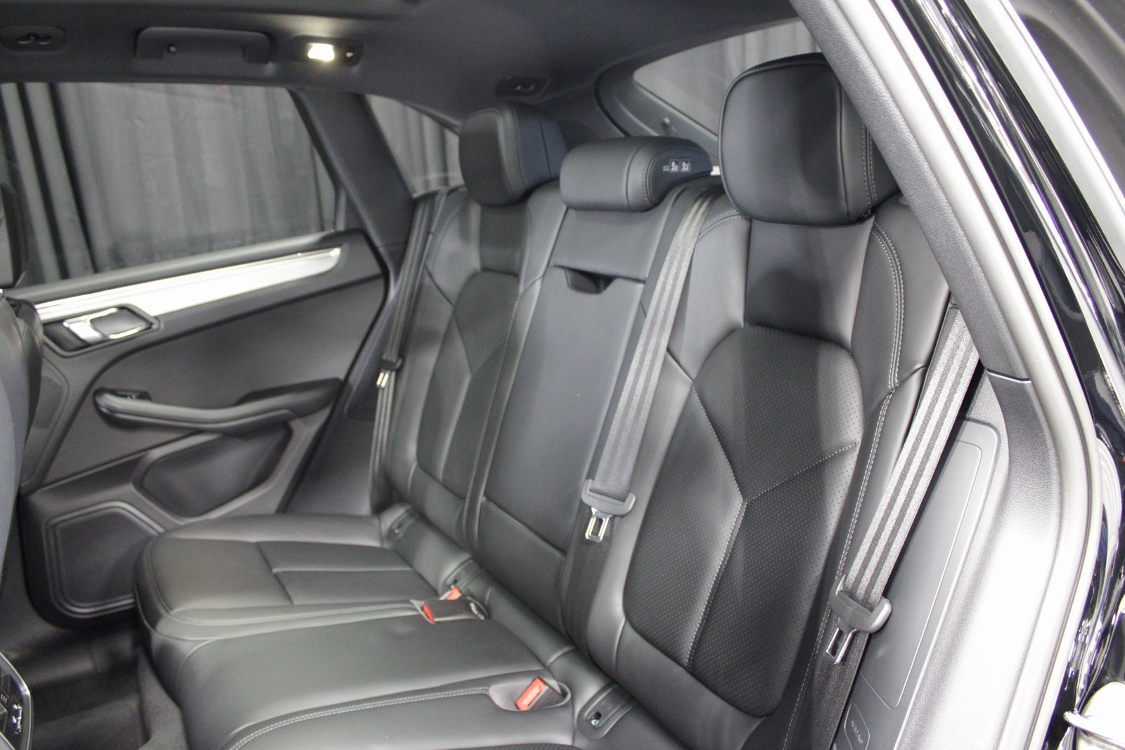 New 2026 Porsche Macan image 19