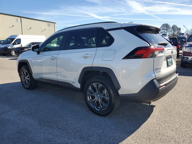Used 2022 Toyota RAV4 XLE Premium image 4