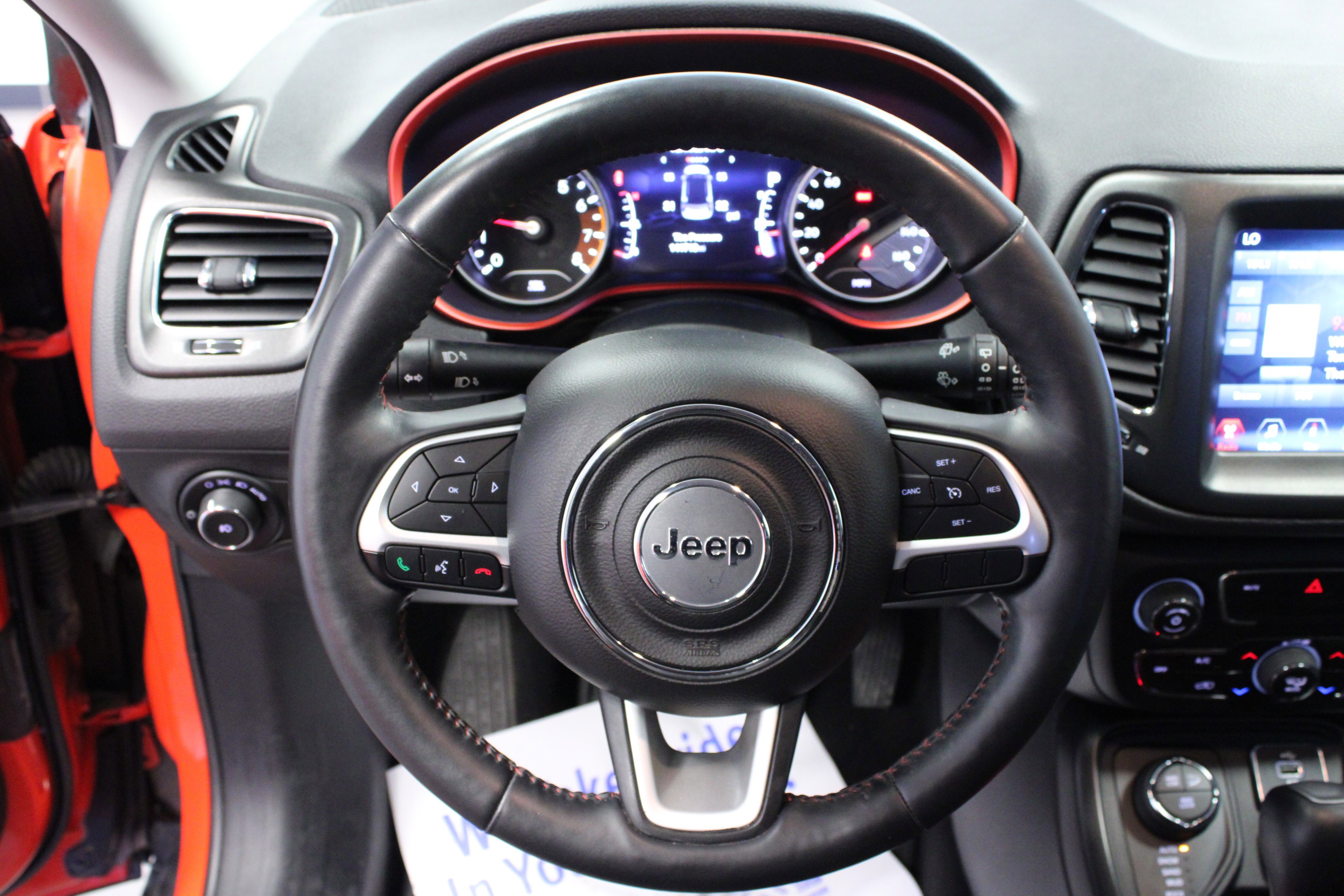 Used 2017 Jeep Compass Trailhawk w/ Leather Interior Group AWD/4WD image 17