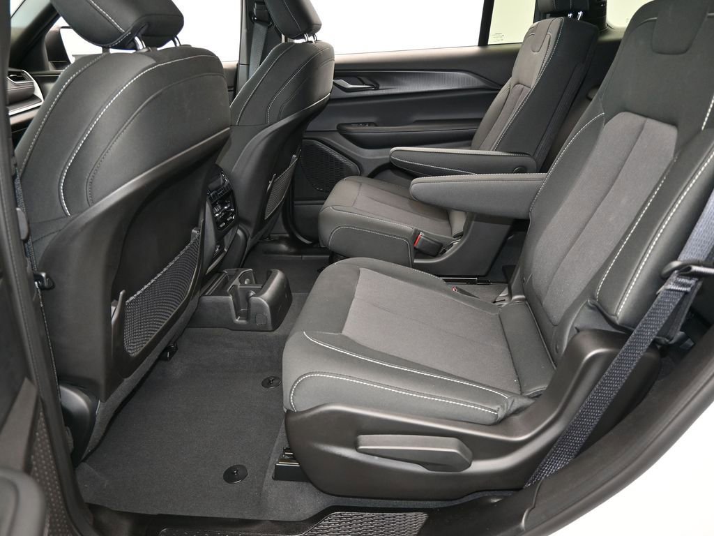 Used 2024 Jeep Grand Cherokee L Laredo image 30