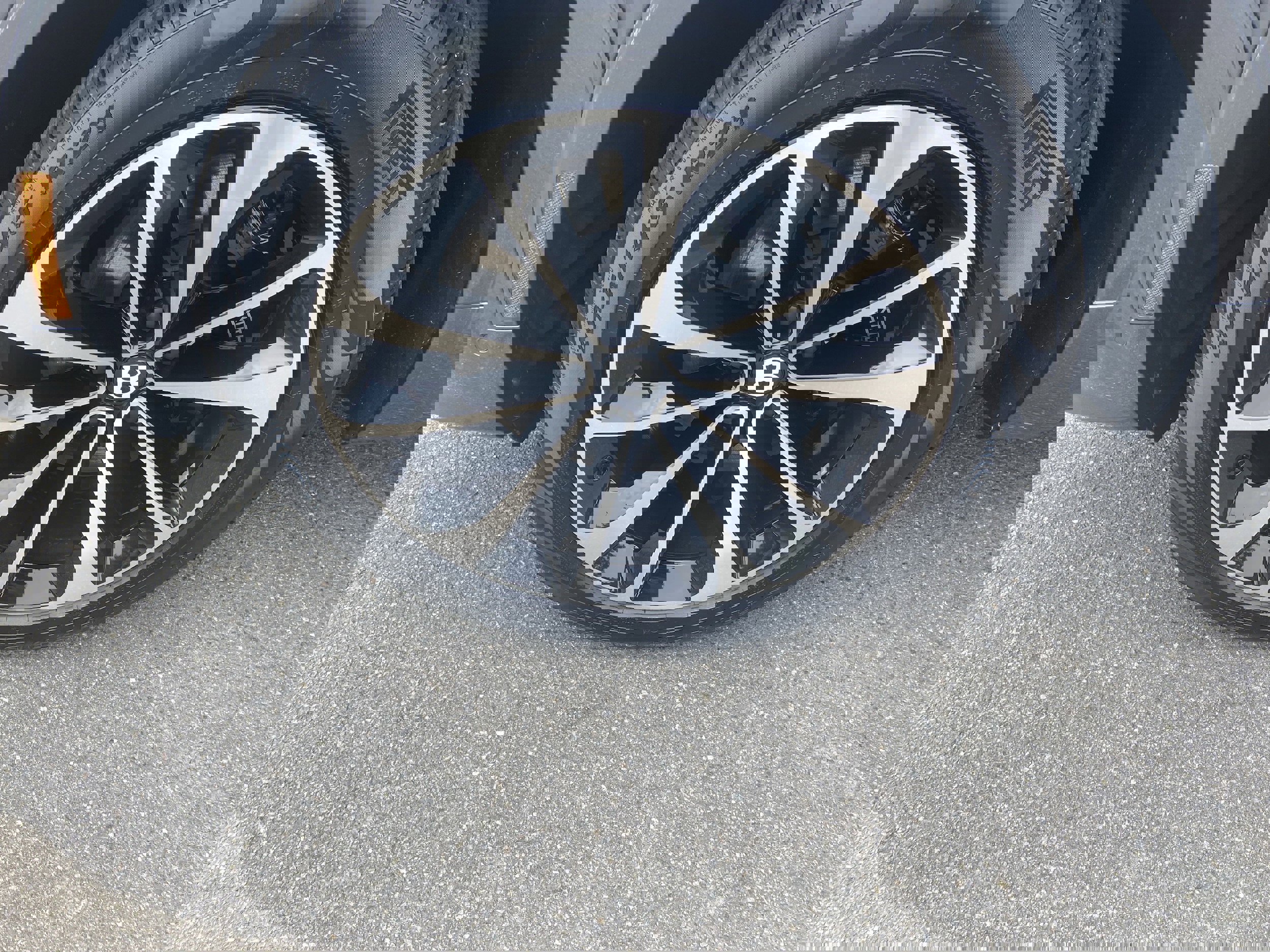 New 2025 Bentley Bentayga Extended Wheelbase image 6