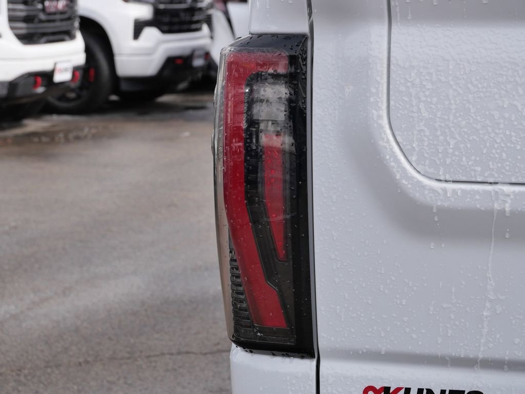 Used 2025 GMC Sierra 2500 AT4 image 9