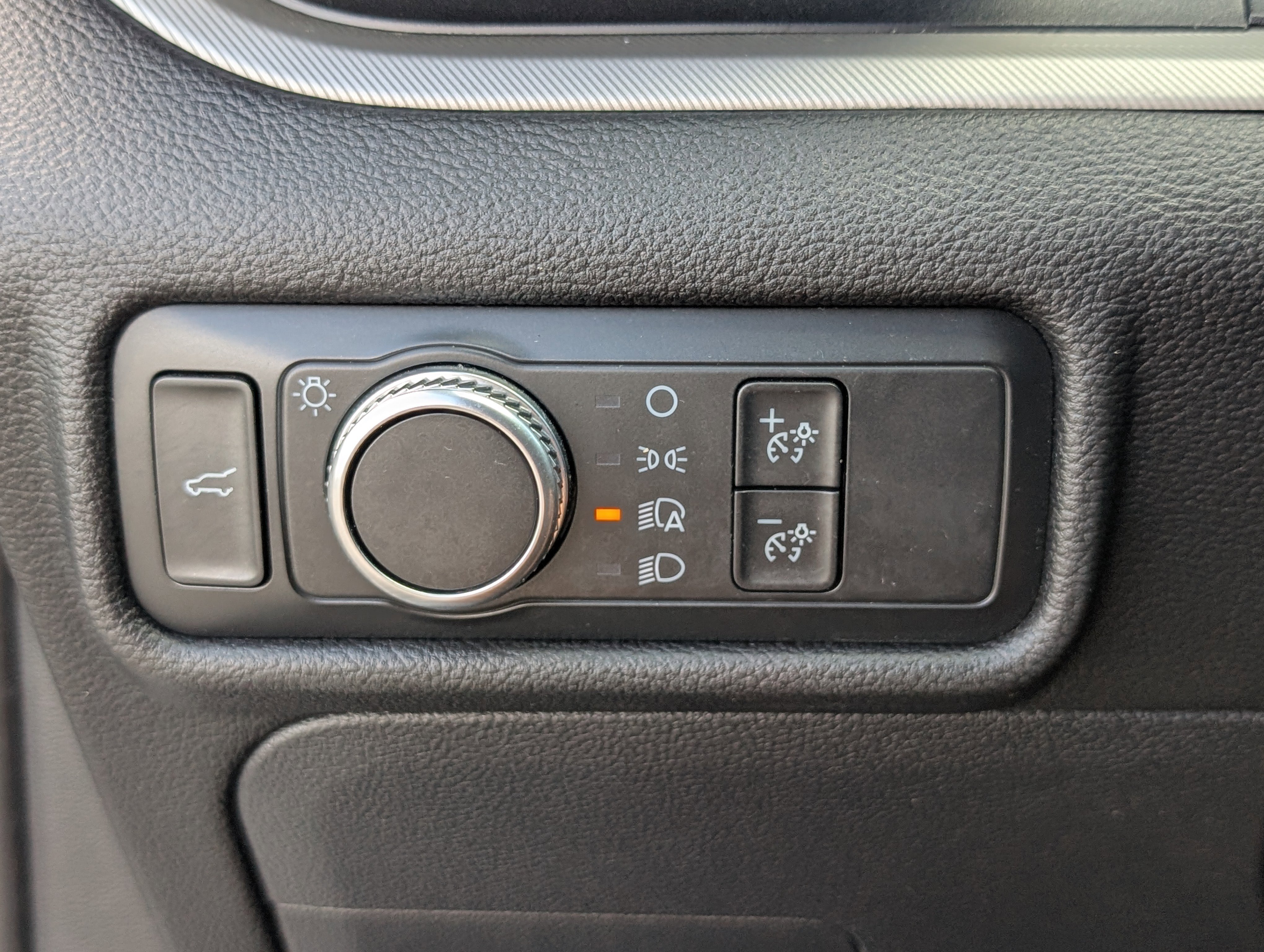 Used 2020 Ford Explorer XLT image 22