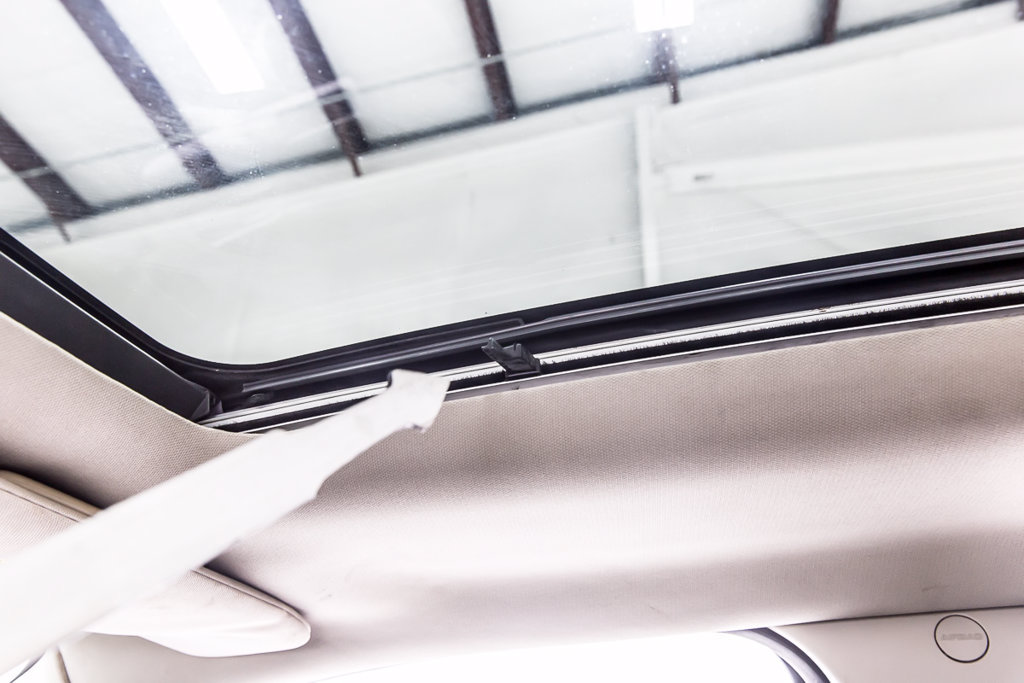 Used 2010 Lincoln MKX AWD image 38