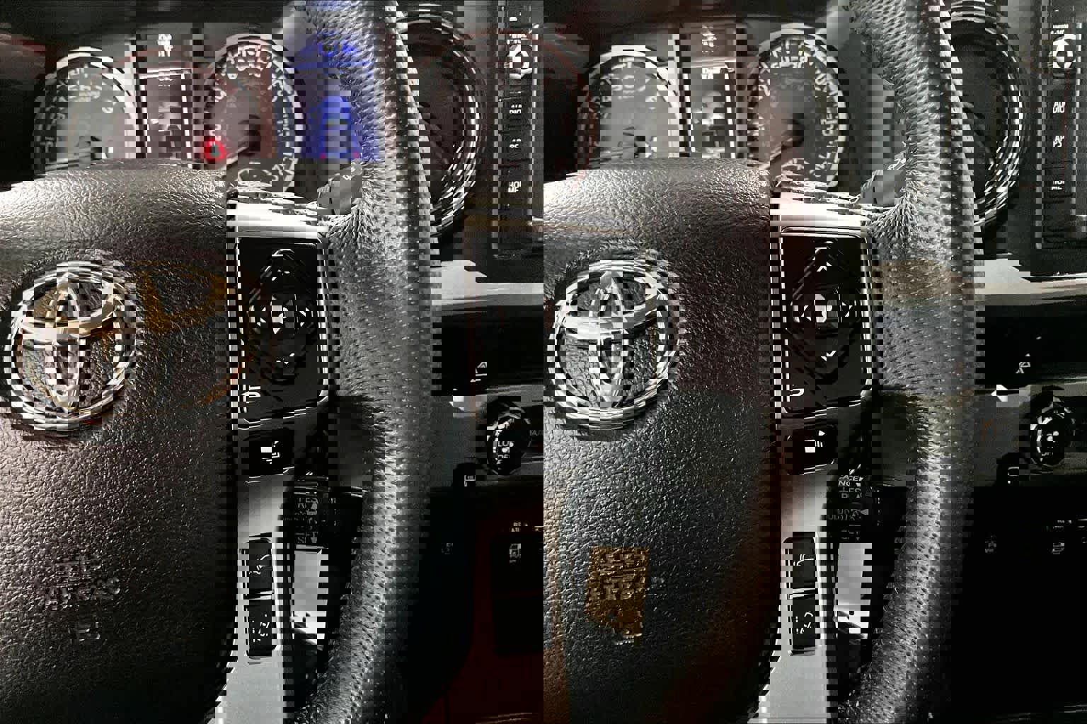 Used 2018 Toyota Tacoma SR5 image 23