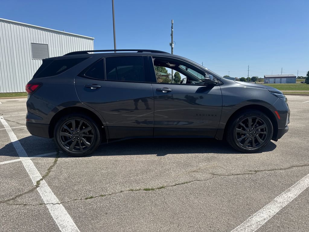 Used 2022 Chevrolet Equinox RS w/ RS Leather Package FWD image 9