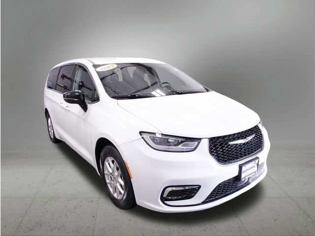 Used 2024 Chrysler Pacifica Touring-L image 10