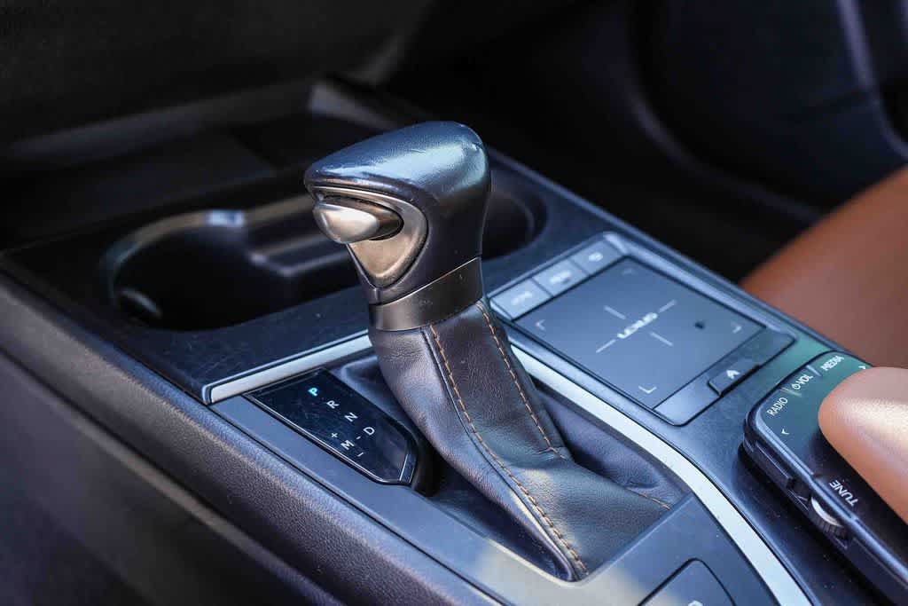 Used 2020 Lexus UX 200 w/ Accessory Package FWD image 20