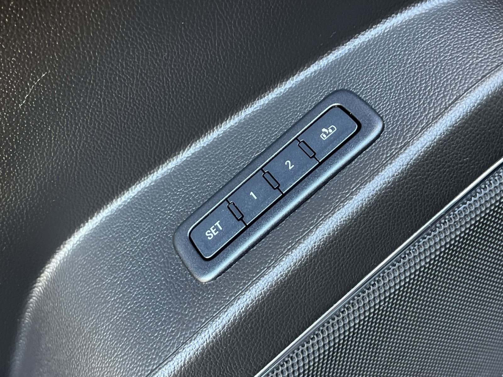 Used 2015 Chevrolet Suburban LTZ AWD/4WD image 36