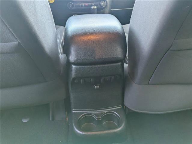 Used 2018 Jeep Wrangler Unlimited Sahara w/ Connectivity Group image 13