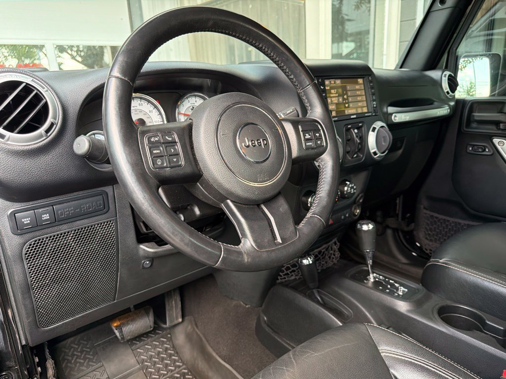 Used 2016 Jeep Wrangler Unlimited Rubicon w/ Connectivity Group AWD/4WD image 2