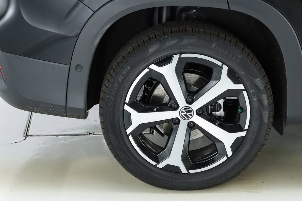 New 2026 Volkswagen Tiguan SE image 13