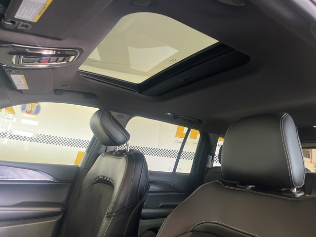 New 2025 Jeep Grand Cherokee Altitude image 21