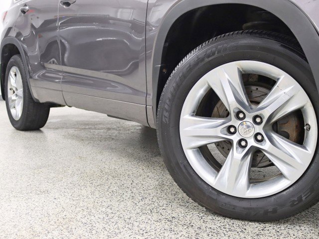 Used 2014 Toyota Highlander Limited w/ Driver Technology Package image 4