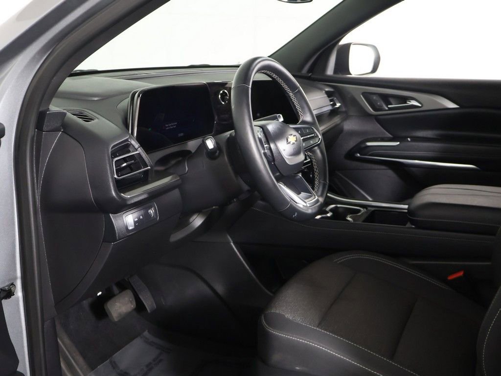 Used 2025 Chevrolet Traverse LT w/ Driver Confidence Package FWD image 24