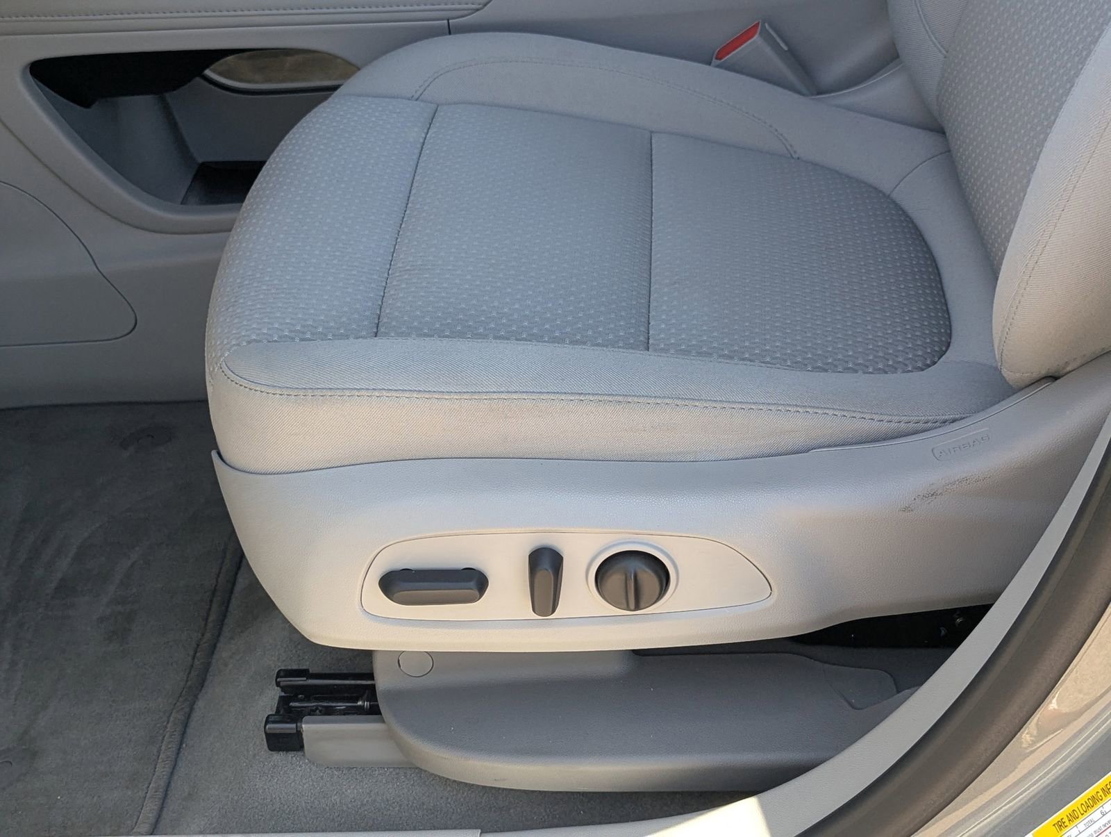 Used 2023 GMC Acadia SLE w/ Driver Convenience Package FWD image 18