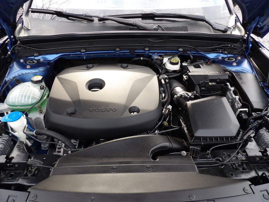 Used 2021 Volvo XC40 T5 R-Design w/ Climate Package image 26