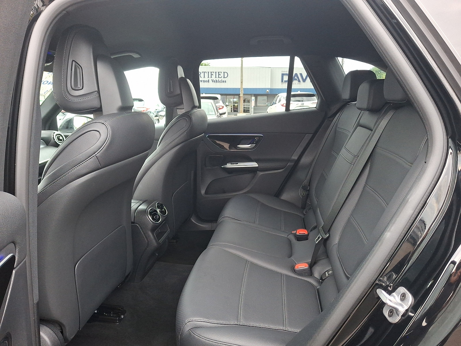 Used 2025 Mercedes-Benz GLC 300 image 10