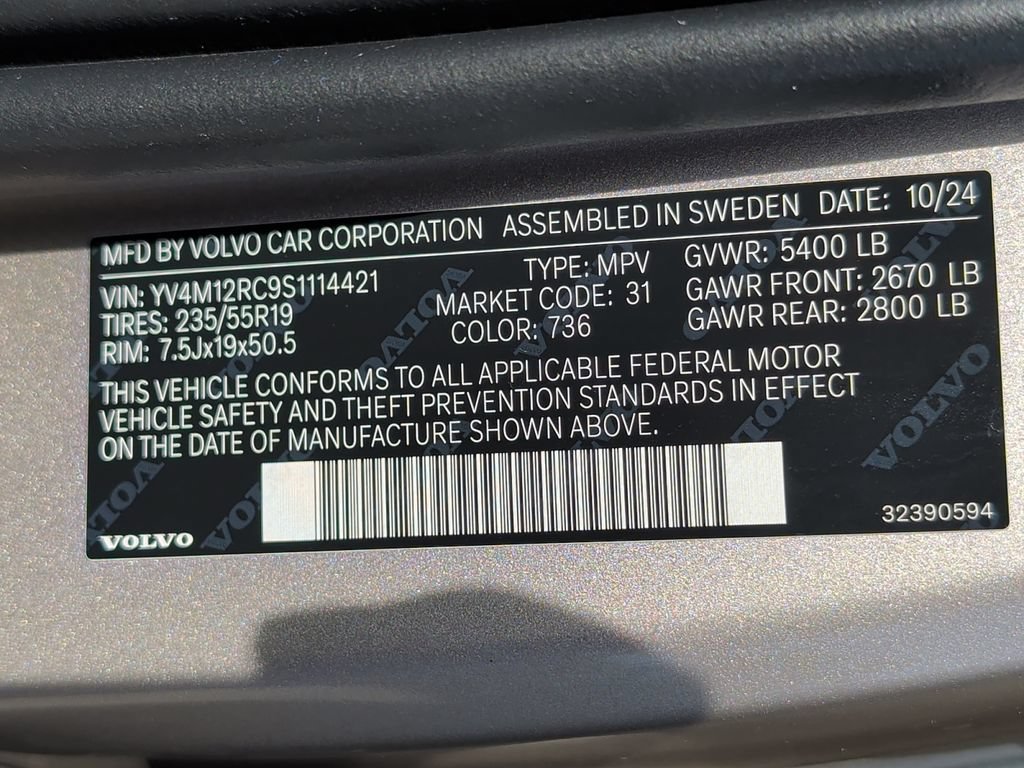 Used 2025 Volvo XC60 B5 Plus AWD/4WD image 40
